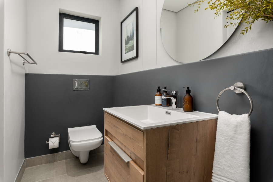 1 Bedroom Property for Sale in Sea Point Western Cape